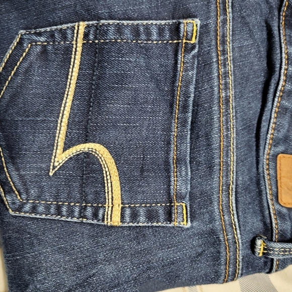 American Eagle Women Jean's Size 8  (30x25) - Picture 3 of 3